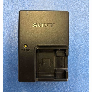 ソニー(SONY)のSONY デジカメ　充電器　BC-CS3(バッテリー/充電器)
