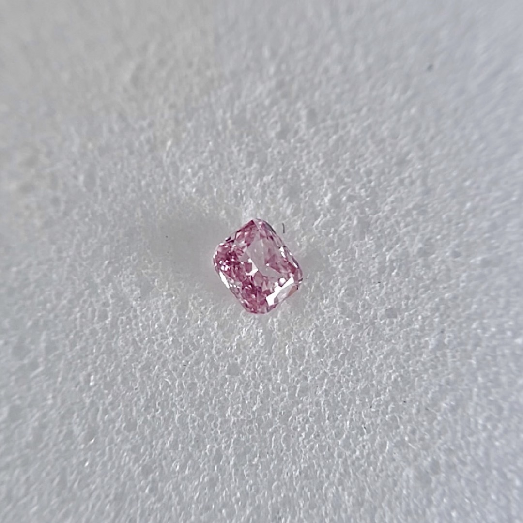 0.051ct SI-2天然ピンクダイヤFANCY INTENSE PINK レディースのアクセサリー(その他)の商品写真