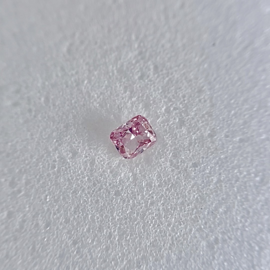 0.051ct SI-2天然ピンクダイヤFANCY INTENSE PINK レディースのアクセサリー(その他)の商品写真