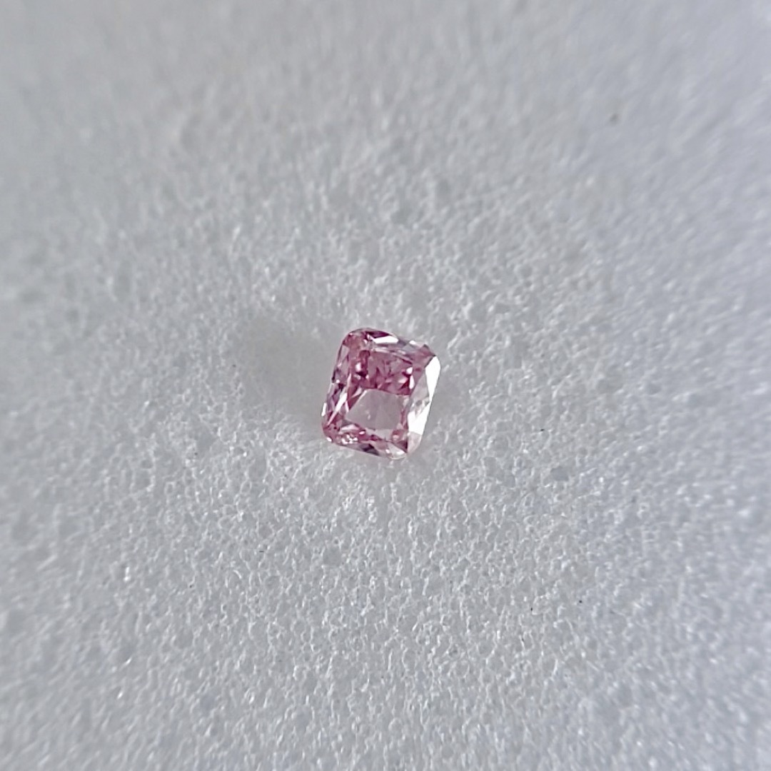 0.051ct SI-2天然ピンクダイヤFANCY INTENSE PINK レディースのアクセサリー(その他)の商品写真