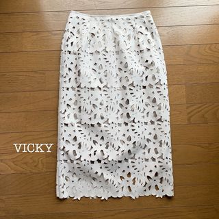 ビッキー(VICKY)のVICKYカットレースタイトスカート(ひざ丈スカート)