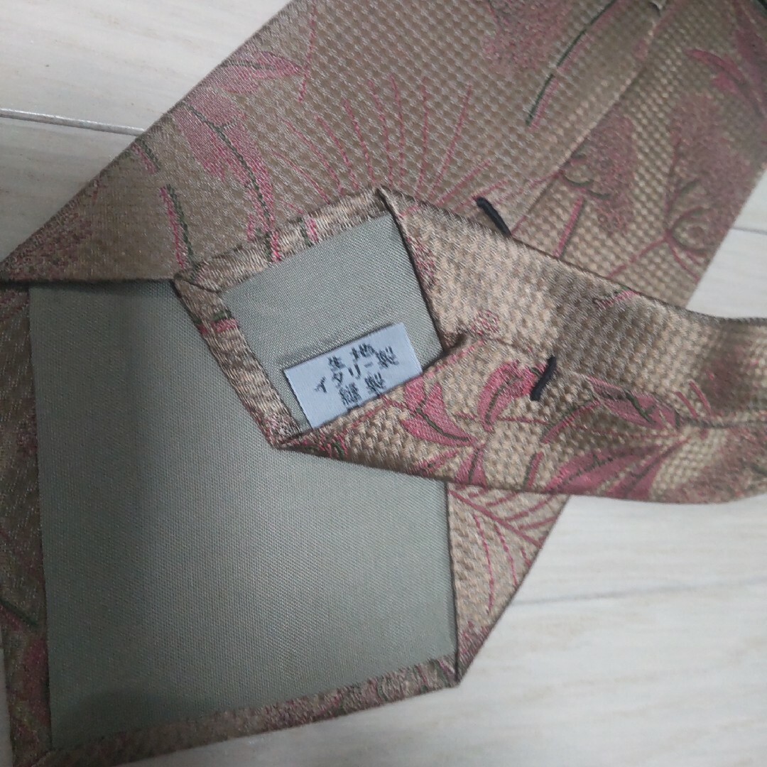 D’URBAN(ダーバン)のD'URBAN ダーバン 日本製 イタリー生地 ボタニカル柄 シルク ネクタイ メンズのファッション小物(ネクタイ)の商品写真