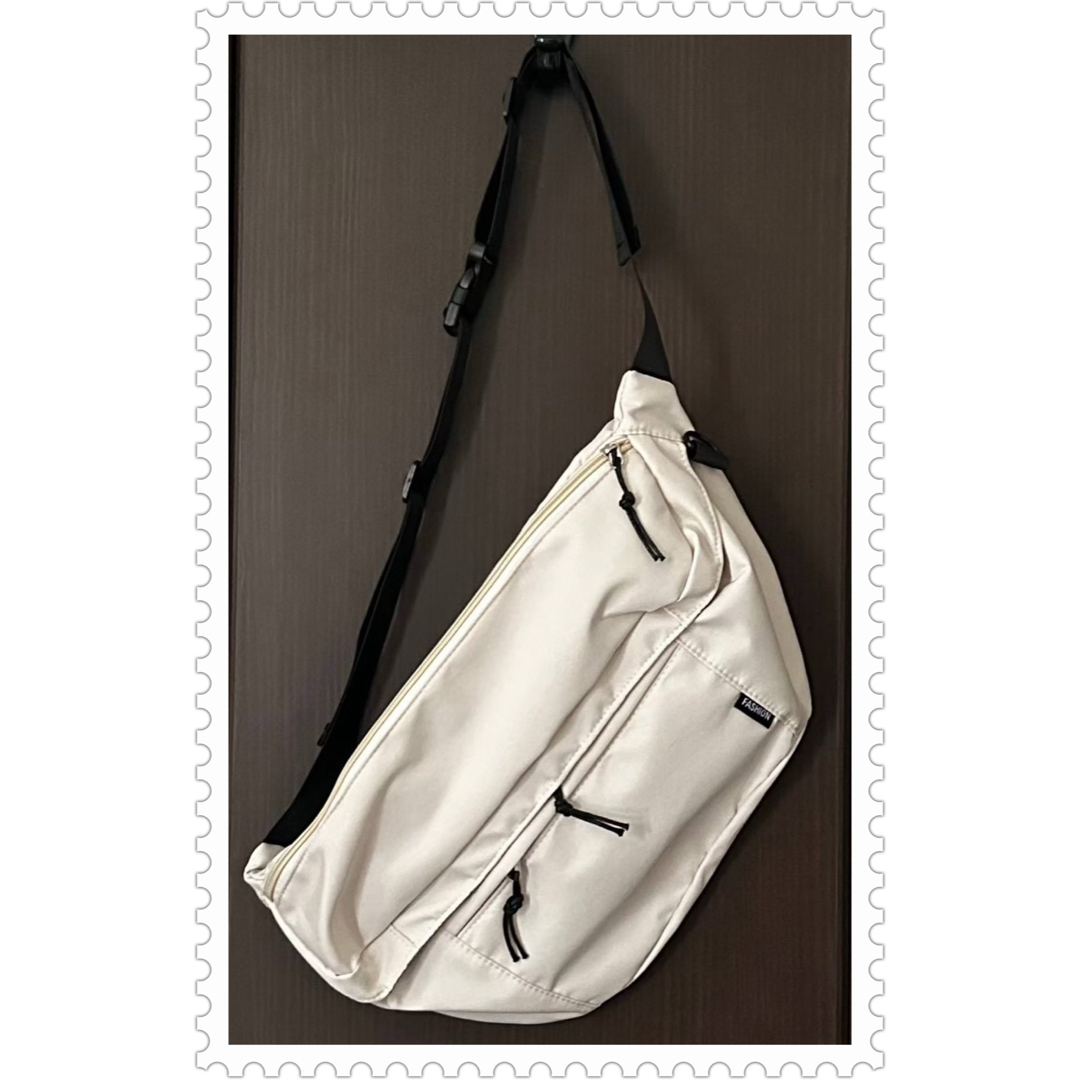 ボディバッグ  ホワイト ブラック ユニセックス ショルダー レディースのバッグ(ボディバッグ/ウエストポーチ)の商品写真
