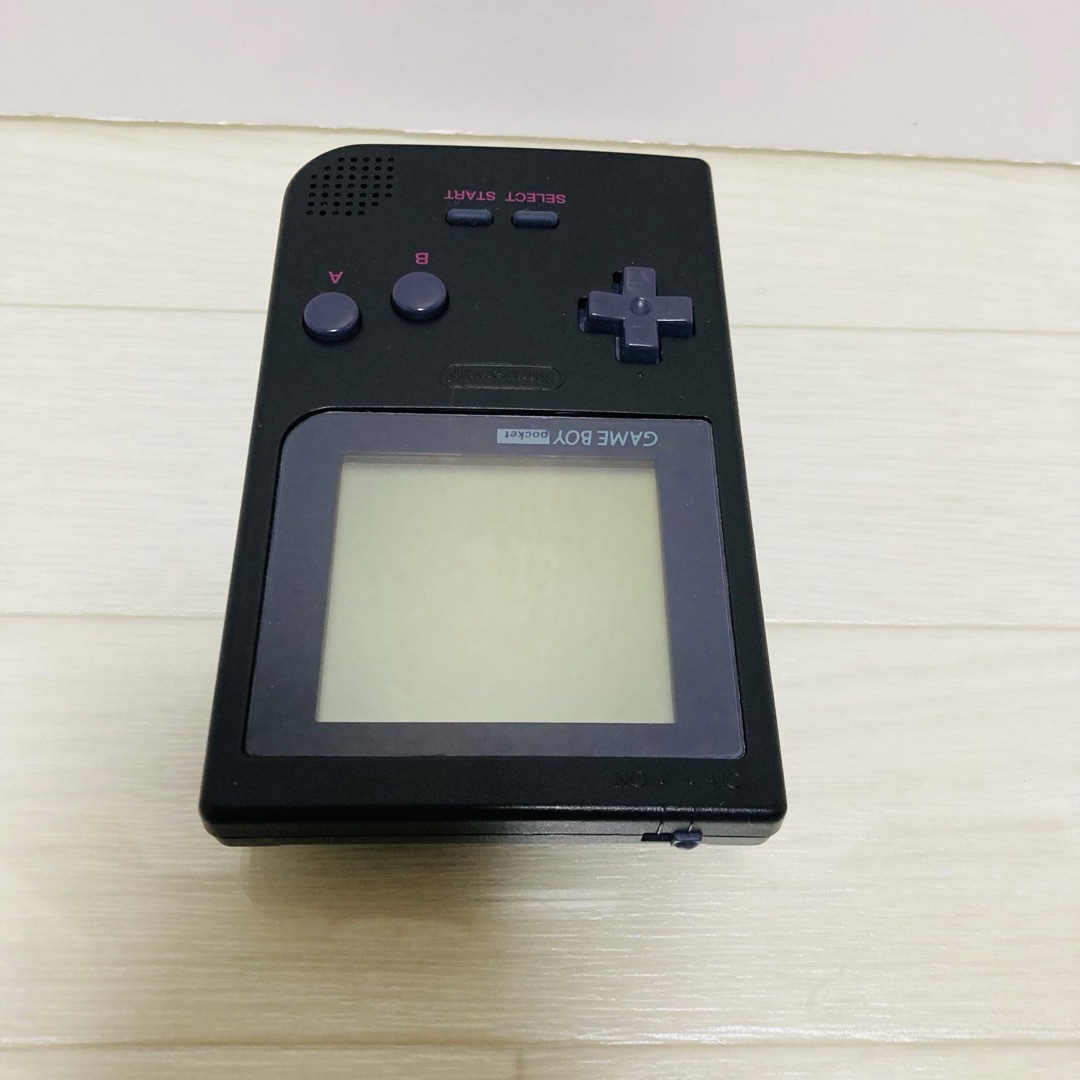 ゲームボーイ(ゲームボーイ)のゲームボーイ　ポケット　ブラック　本体　箱付GAMEBOY pocket エンタメ/ホビーのゲームソフト/ゲーム機本体(携帯用ゲーム機本体)の商品写真