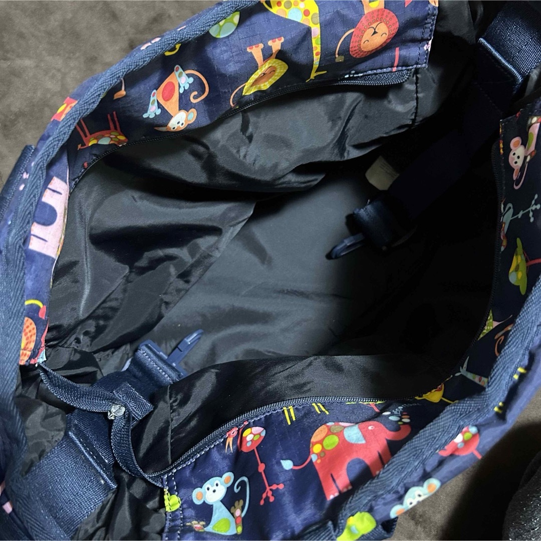 LeSportsac(レスポートサック)のレスポートサック　バッグ　ボストンバッグ　大容量　アニマル柄　動物柄　トラベル レディースのバッグ(ボストンバッグ)の商品写真