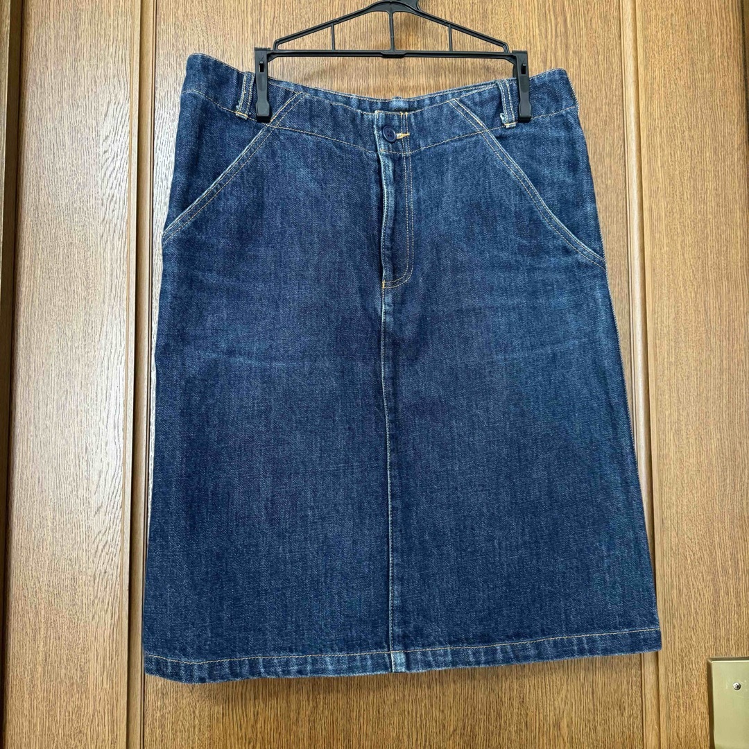 A.P.C(アーペーセー)のA.P.C. アーペーセー　デニムスカート　膝丈 レディースのスカート(ひざ丈スカート)の商品写真