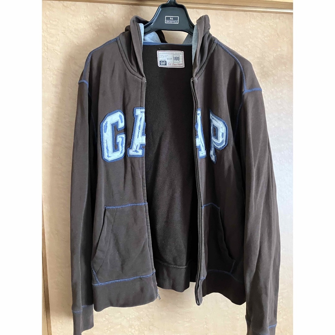 GAP(ギャップ)の ⭐︎GAP⭐︎ロゴ ジップアップ パーカー   茶色　　　　160サイズ キッズ/ベビー/マタニティのキッズ服男の子用(90cm~)(ジャケット/上着)の商品写真