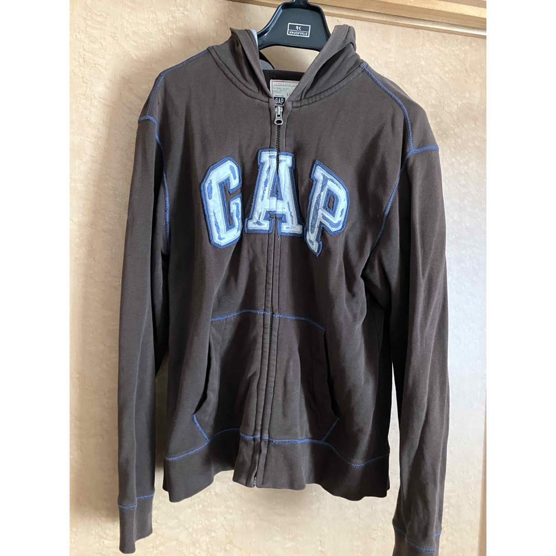 GAP(ギャップ)の ⭐︎GAP⭐︎ロゴ ジップアップ パーカー   茶色　　　　160サイズ キッズ/ベビー/マタニティのキッズ服男の子用(90cm~)(ジャケット/上着)の商品写真