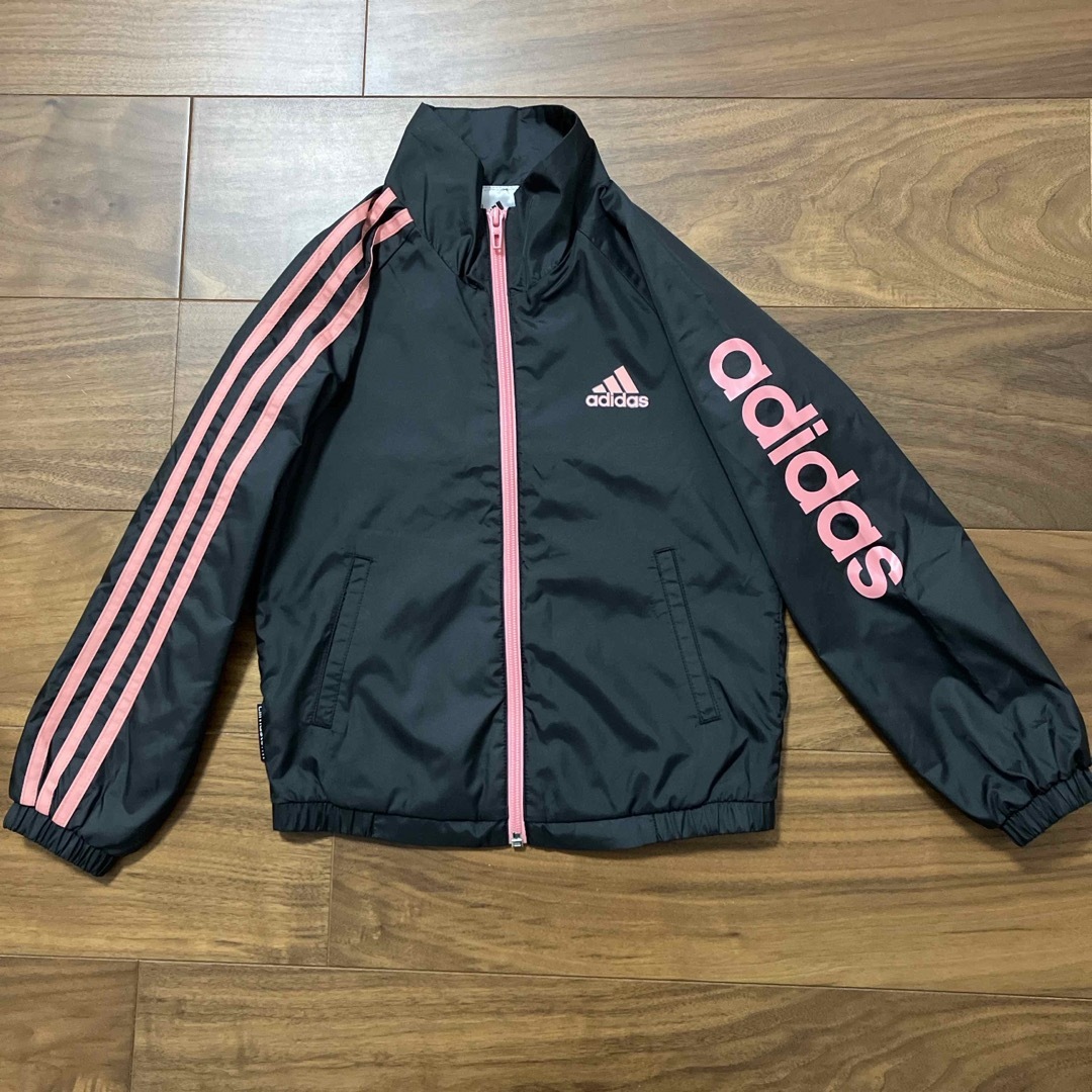 adidas(アディダス)のadidas 120 ナイロンジャケット ピンク アディダス キッズ/ベビー/マタニティのキッズ服女の子用(90cm~)(ジャケット/上着)の商品写真