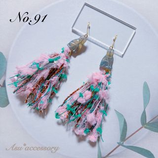 タッセルピアス　イヤリング　ハンドメイド(ピアス)