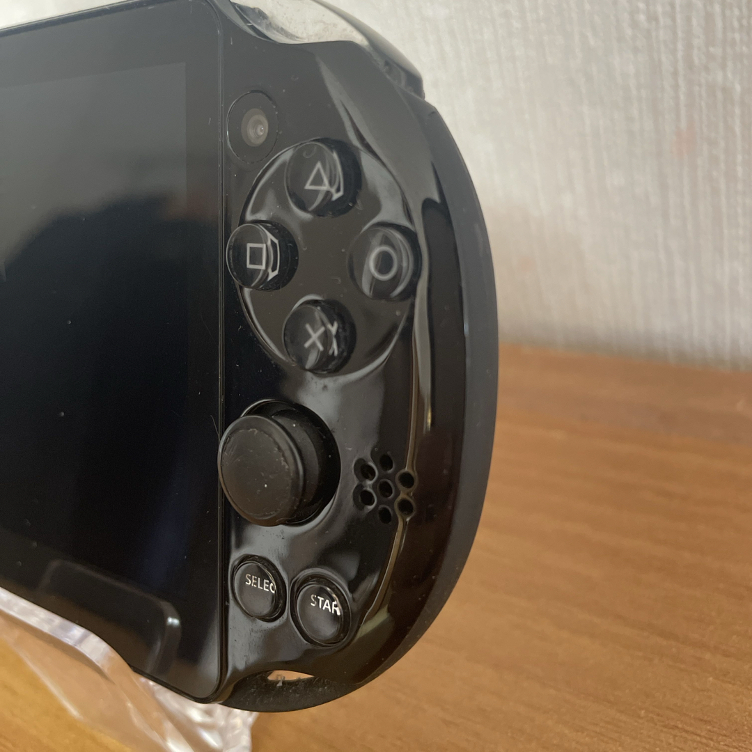PlayStation Vita(プレイステーションヴィータ)のPSVITA2000本体 エンタメ/ホビーのゲームソフト/ゲーム機本体(携帯用ゲーム機本体)の商品写真