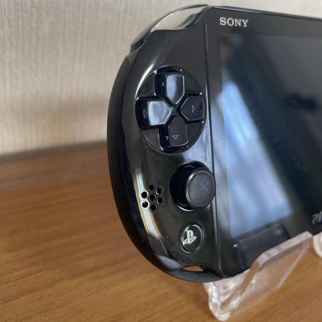 PlayStation Vita(プレイステーションヴィータ)のPSVITA2000本体 エンタメ/ホビーのゲームソフト/ゲーム機本体(携帯用ゲーム機本体)の商品写真