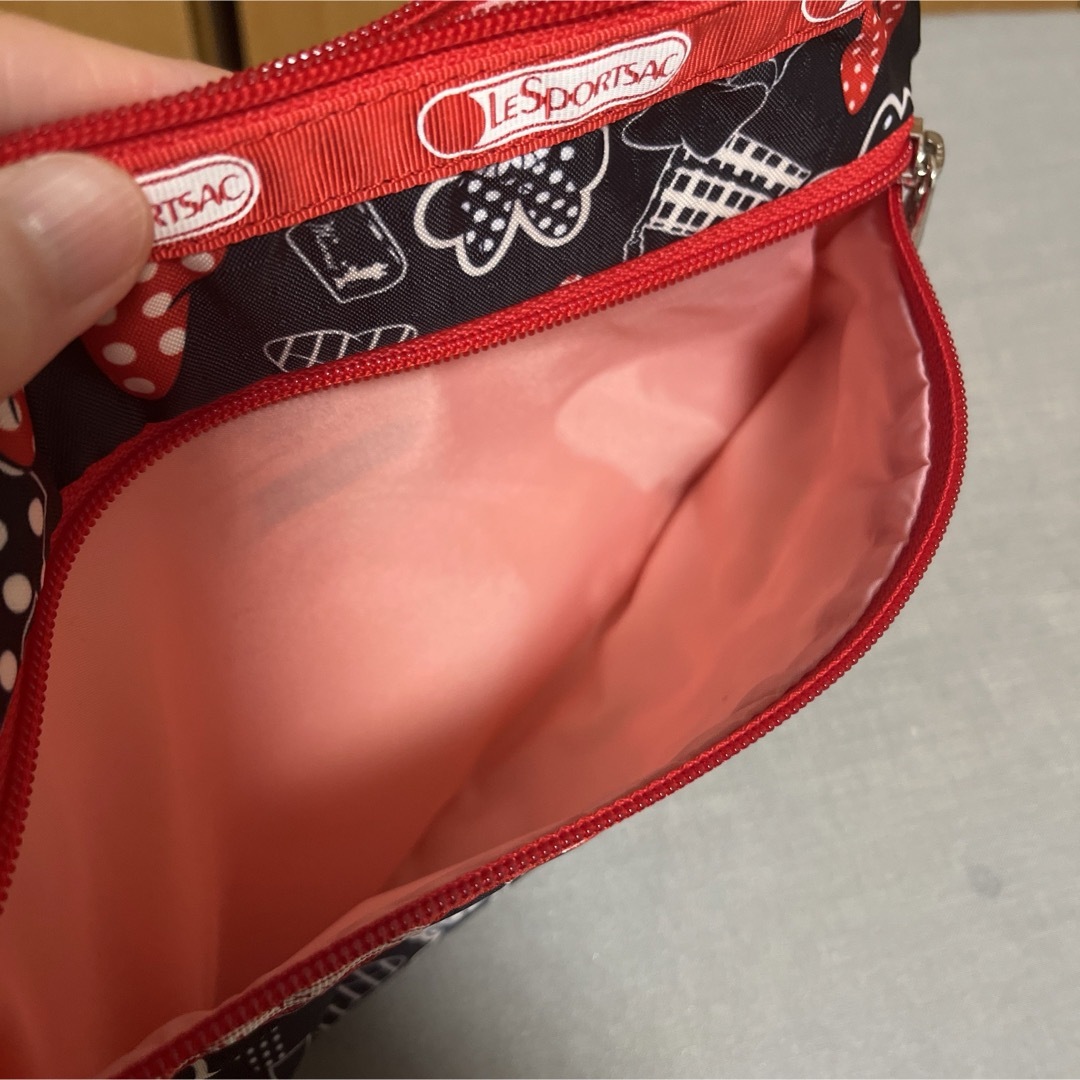 LeSportsac(レスポートサック)のレスポートサック　ミニーちゃん　ミニーズクローゼット柄　ポーチ　ディズニー レディースのファッション小物(ポーチ)の商品写真