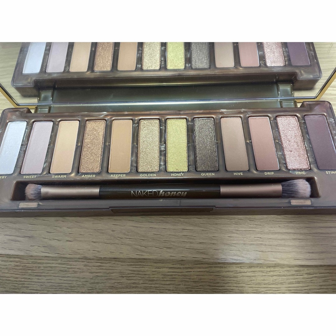 Urban Decay(アーバンディケイ)のアーバンディケイ ネイキッドハニー コスメ/美容のベースメイク/化粧品(アイシャドウ)の商品写真