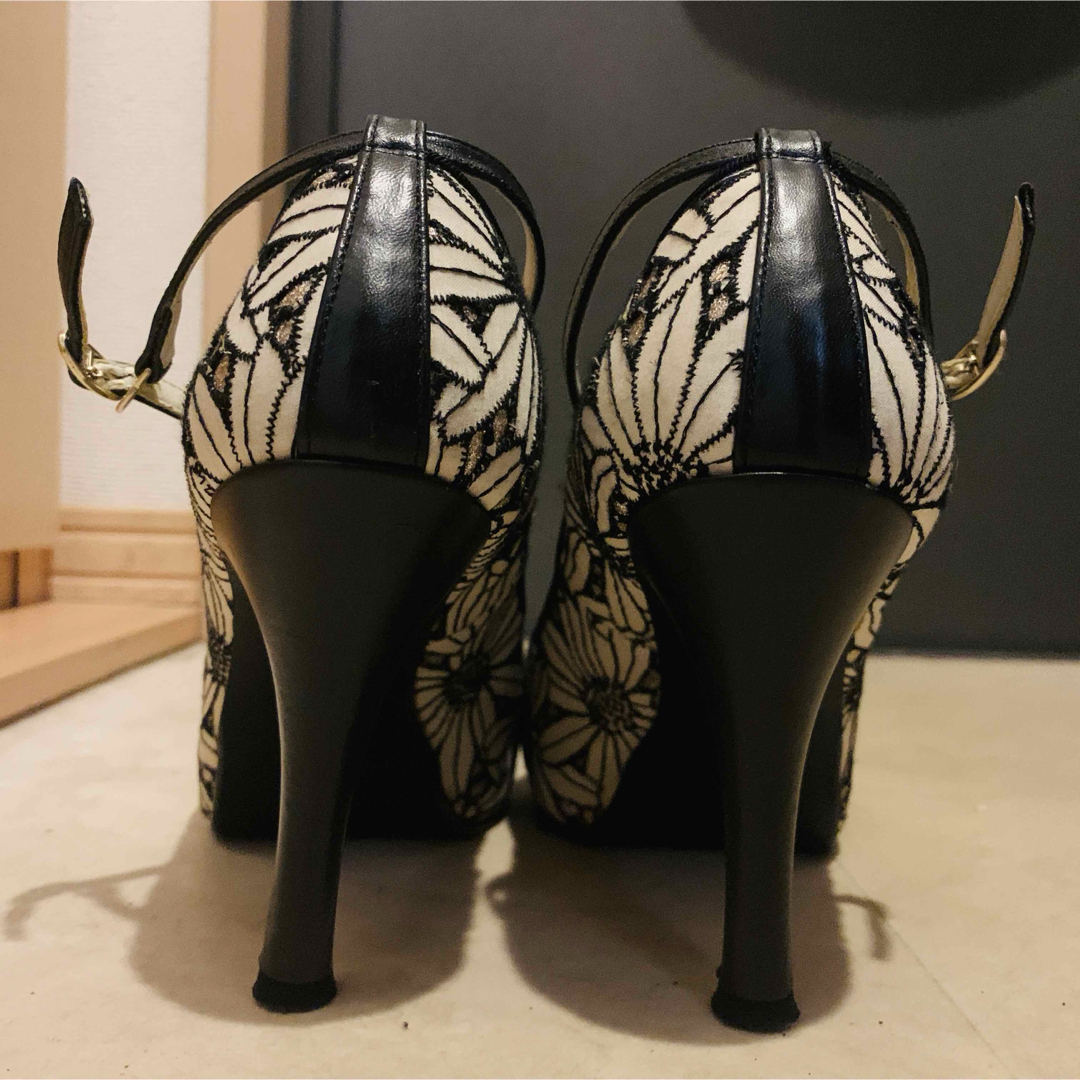 DIANA(ダイアナ)のDIANA パンプス 刺繍 オープントゥ レディースの靴/シューズ(ハイヒール/パンプス)の商品写真