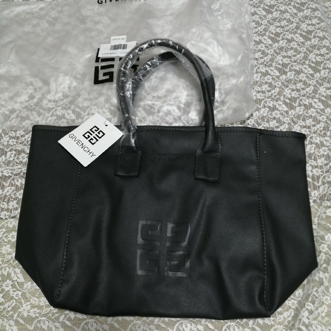 GIVENCHY(ジバンシィ)の新品未使用◆ジバンシー  海外限定商品!! PUレザー トートバッグ 男女兼用 レディースのバッグ(トートバッグ)の商品写真