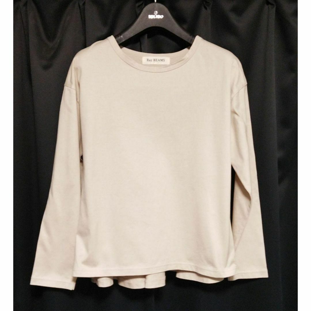 Ray BEAMS(レイビームス)の【 BEIGE 】バックフレア クルーネック Tシャツ Ray BEAMS レディースのトップス(カットソー(長袖/七分))の商品写真