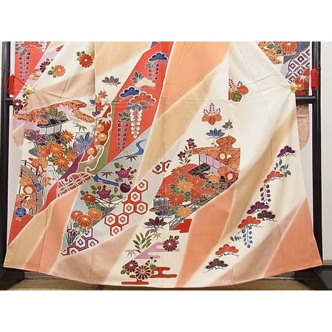 平和屋野田店■豪華振袖　型染め　駒刺繍　松竹梅　吉祥風景花文　暈し染め　金彩　逸品　n-yc6305 レディースの水着/浴衣(振袖)の商品写真