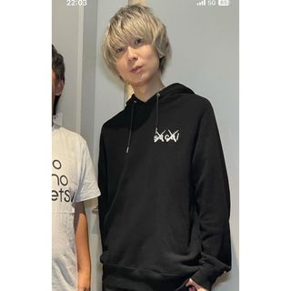 サカイ(sacai)のsacai カウズ(パーカー)