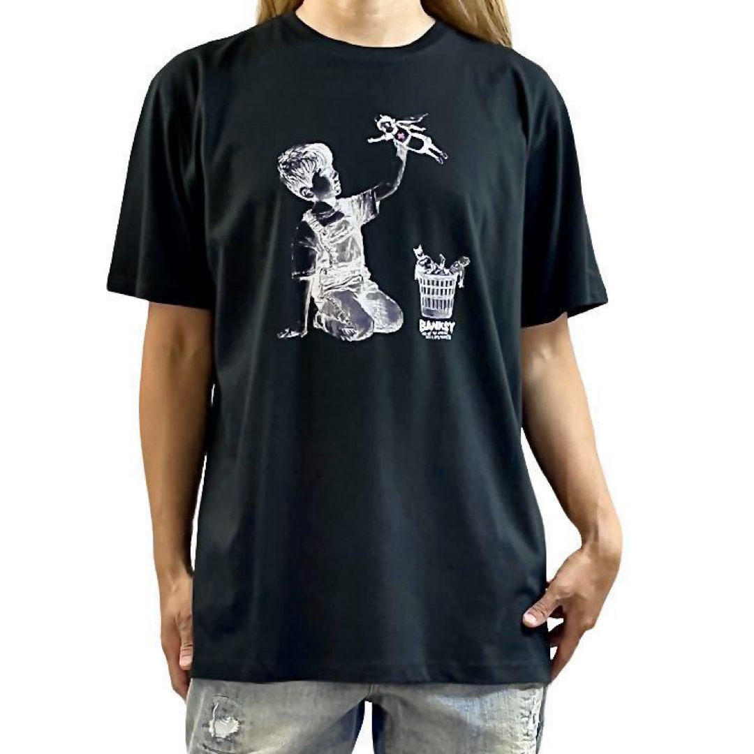 新品 BANKSY バンクシー ゲームチェンジャー 人形 子供 遊び Tシャツ メンズのトップス(Tシャツ/カットソー(半袖/袖なし))の商品写真