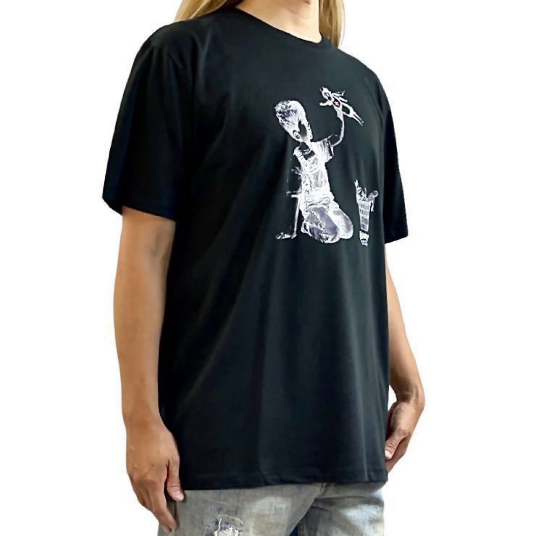 新品 BANKSY バンクシー ゲームチェンジャー 人形 子供 遊び Tシャツ メンズのトップス(Tシャツ/カットソー(半袖/袖なし))の商品写真