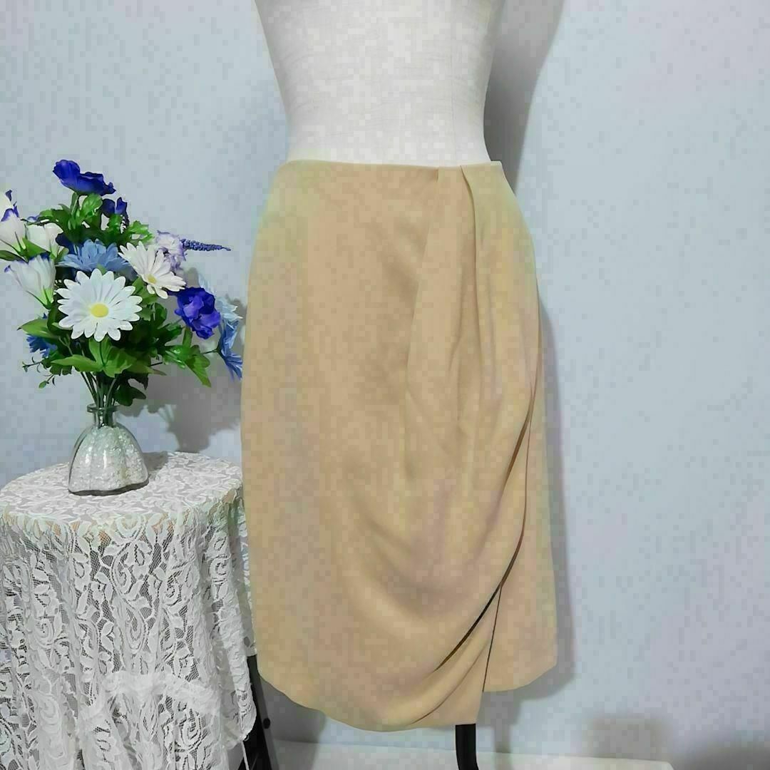 ICB(アイシービー)のiCB 極上美品　ひざ丈スカート　ベージュ系　Ｓサイズ　巻きスカート風 レディースのスカート(ひざ丈スカート)の商品写真
