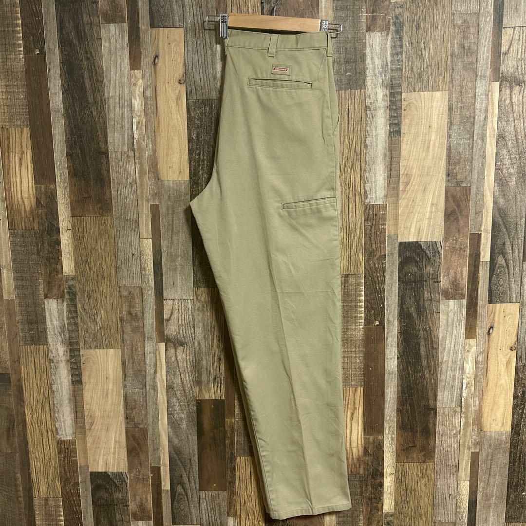 Dickies(ディッキーズ)のディッキーズ ツータック チノパンツ ベージュ ロゴ XL アメカジ USA古着 メンズのパンツ(ワークパンツ/カーゴパンツ)の商品写真