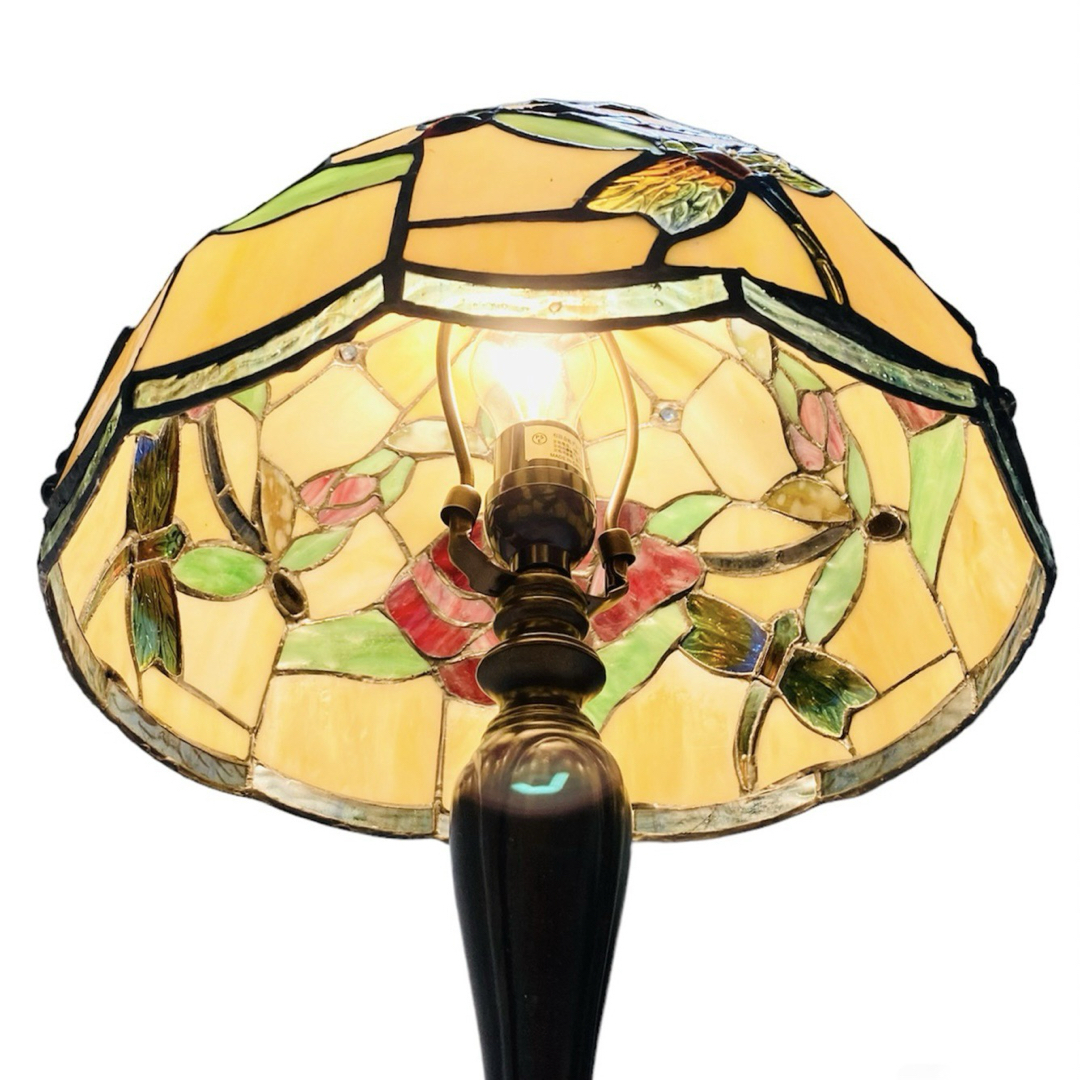 ステンドグラスランプ アンティーク 薔薇と蜻蛉 12インチ インテリア/住まい/日用品のライト/照明/LED(フロアスタンド)の商品写真