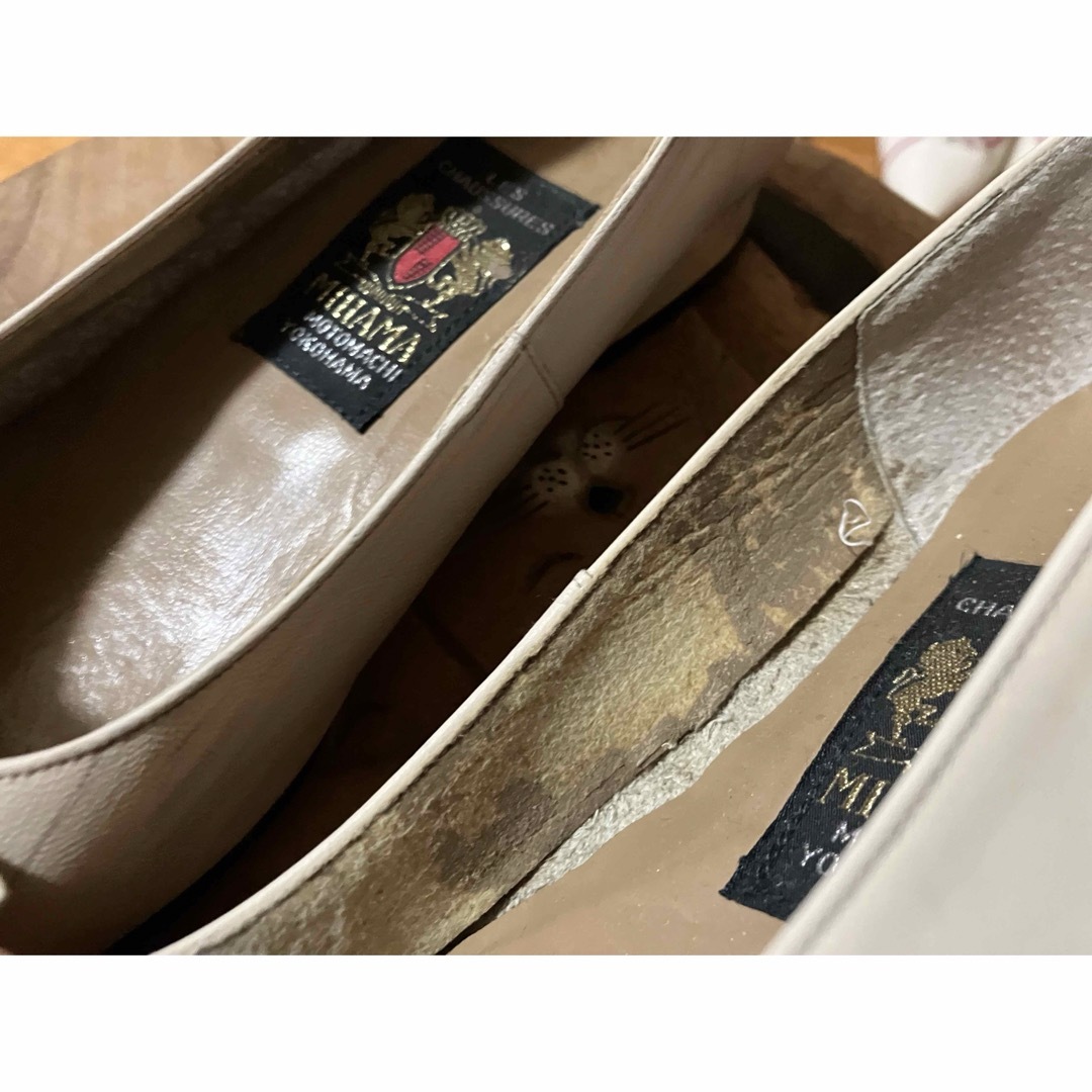 【MIHAMA】ミハマ ローヒールパンプス ベルトデザイン アイボリー 23cm レディースの靴/シューズ(ハイヒール/パンプス)の商品写真