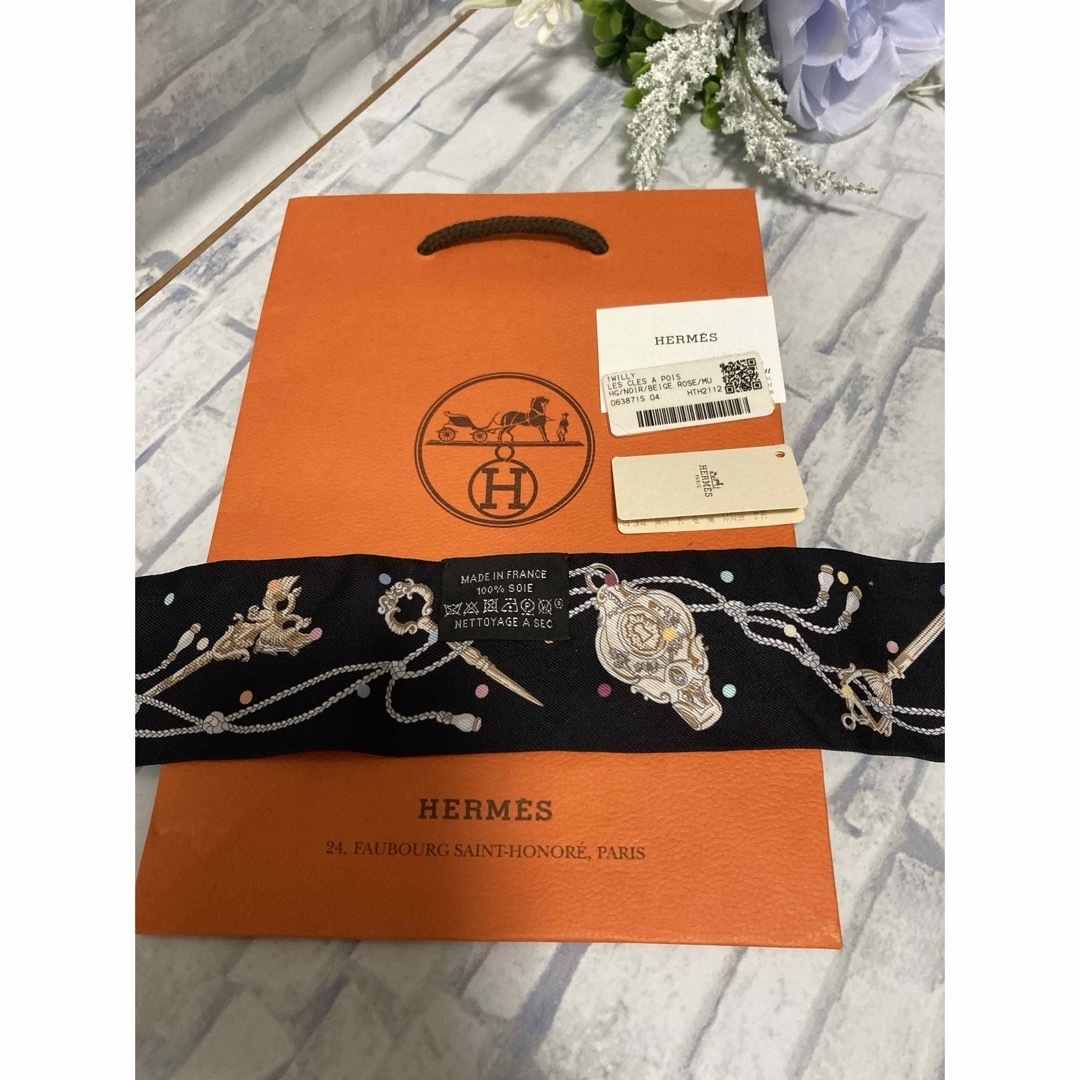 Hermes(エルメス)の新品同様★エルメス　ツイリー　レクレアポア　ブラック　鍵　ノワール★希少 レディースのファッション小物(バンダナ/スカーフ)の商品写真