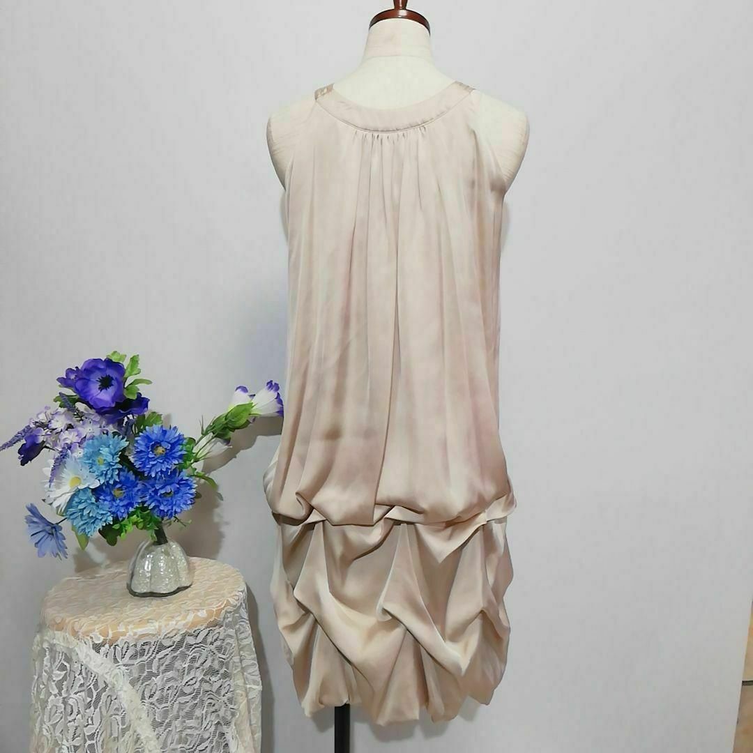 STRAWBERRY-FIELDS(ストロベリーフィールズ)のストロベリーフィールズ　極上美品　ドレス　ワンピース　パーティー　М　ベージュ系 レディースのフォーマル/ドレス(ナイトドレス)の商品写真