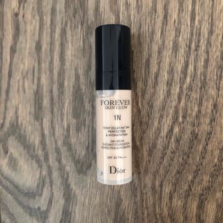 Dior - ディオール　スキンフォーエヴァーフルイドグロウ1N 5ml