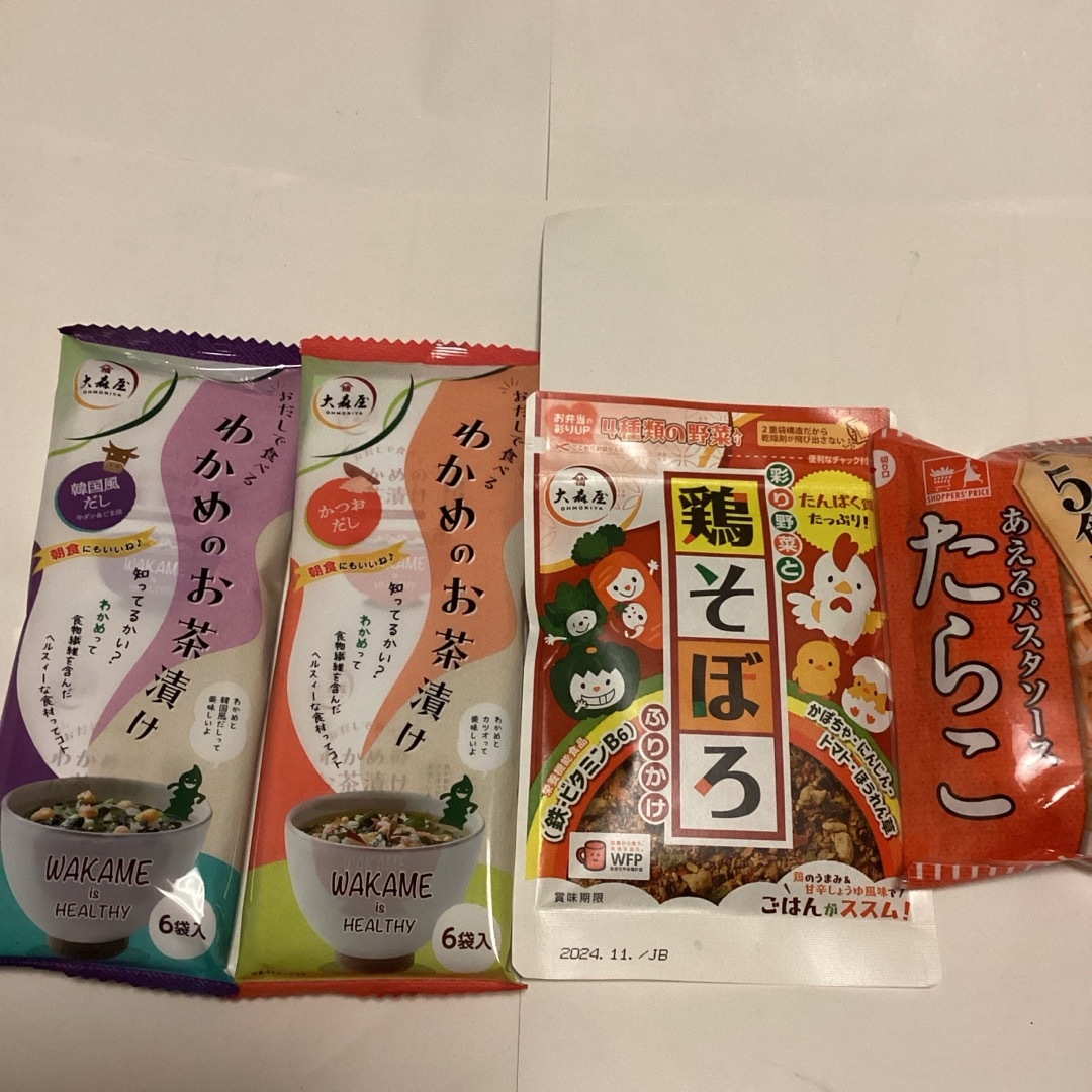 大森屋　わかめのお茶漬け2袋／鶏そぼろふりかけ／あえるパスタソース　たらこ5食分 食品/飲料/酒の加工食品(インスタント食品)の商品写真