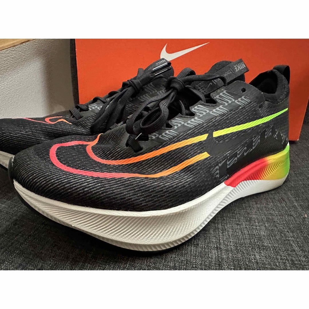 NIKE(ナイキ)の☆新品未使用☆ナイキ（NIKE）ズームフライ4 スポーツ/アウトドアのランニング(シューズ)の商品写真