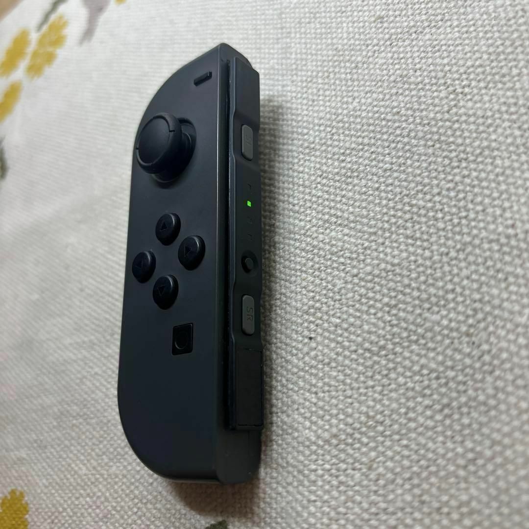 【比較的美品】JOY-CON (L) グレージョイコン左 エンタメ/ホビーのゲームソフト/ゲーム機本体(家庭用ゲーム機本体)の商品写真