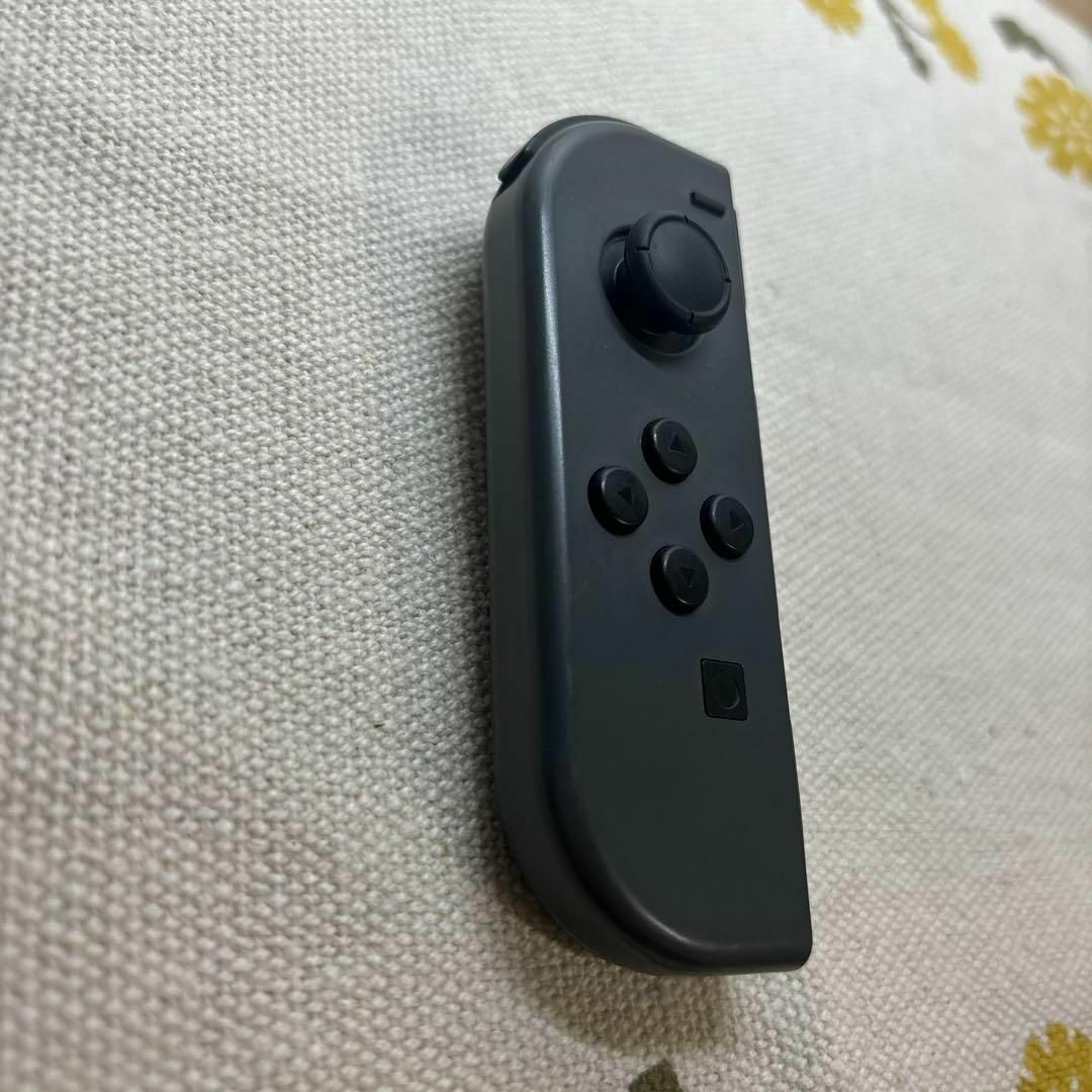 【比較的美品】JOY-CON (L) グレージョイコン左 エンタメ/ホビーのゲームソフト/ゲーム機本体(家庭用ゲーム機本体)の商品写真