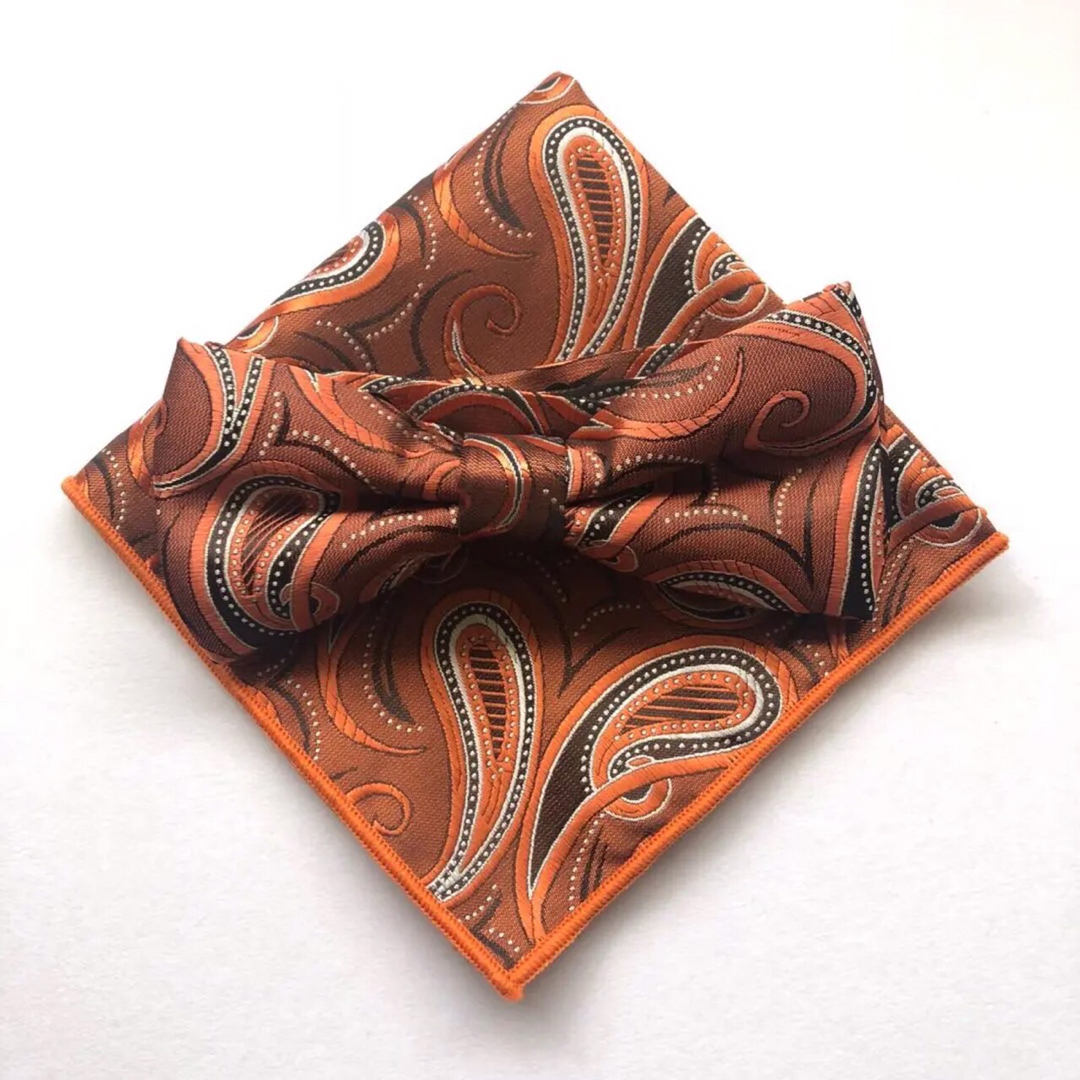 蝶ネクタイ　ポケットチーフ2点セット/メンズ/ブラウン&オレンジペイズリー メンズのファッション小物(ネクタイ)の商品写真