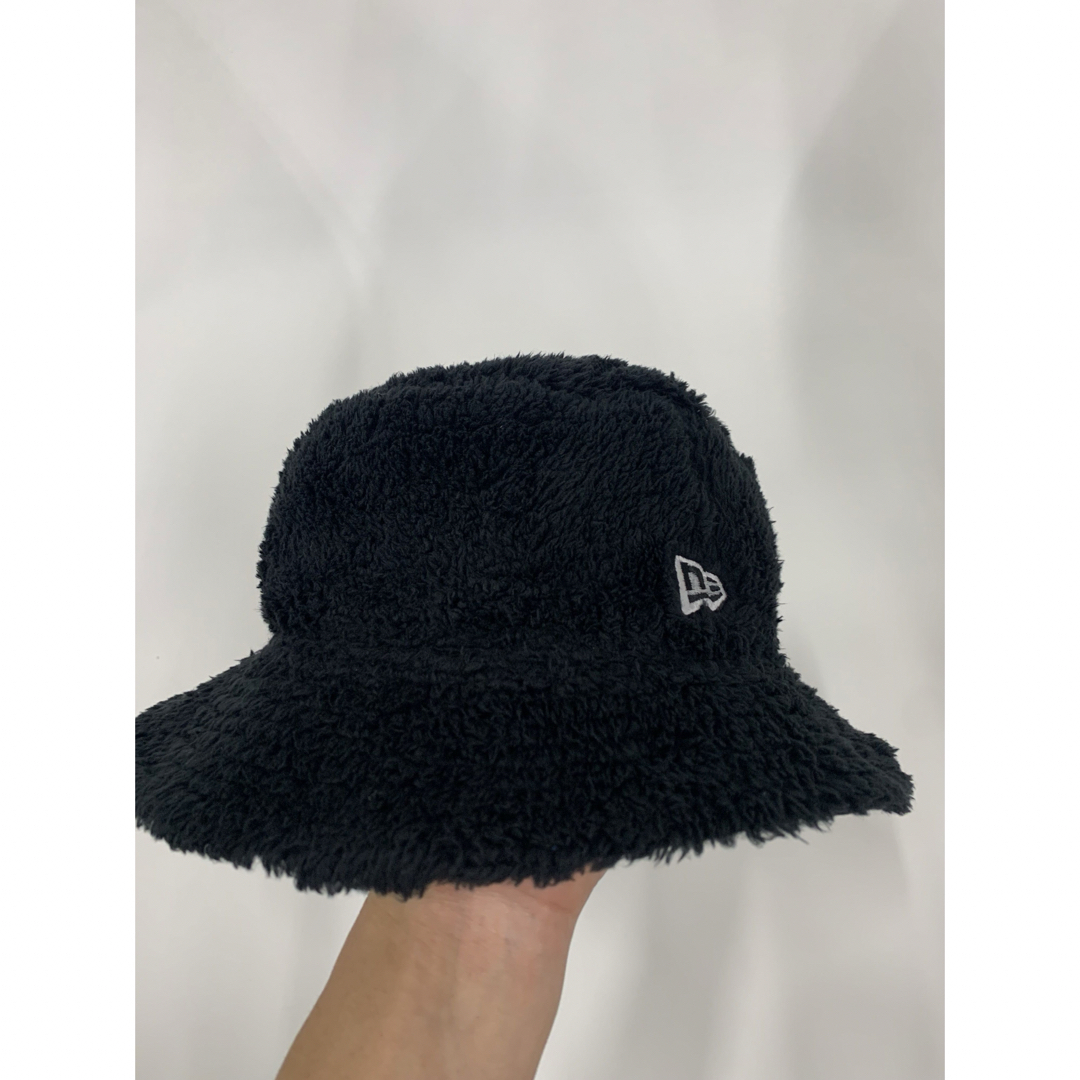 NEW ERA(ニューエラー)の２点セット　ニューエラ  ML リバーシブル　バケットハット　ボア レディースの帽子(ハット)の商品写真