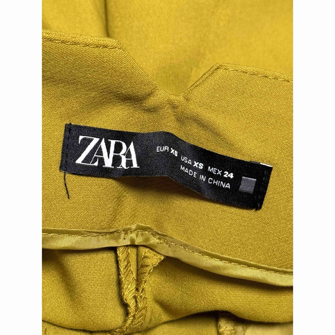 ZARA(ザラ)のZARA ハイウエストパンツ　マスタードイエロー　XS レディースのパンツ(カジュアルパンツ)の商品写真