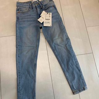 ザラキッズ(ZARA KIDS)のZARA    新品タグ付き　スキニーパンツ　デニム　キッズ　122(パンツ/スパッツ)