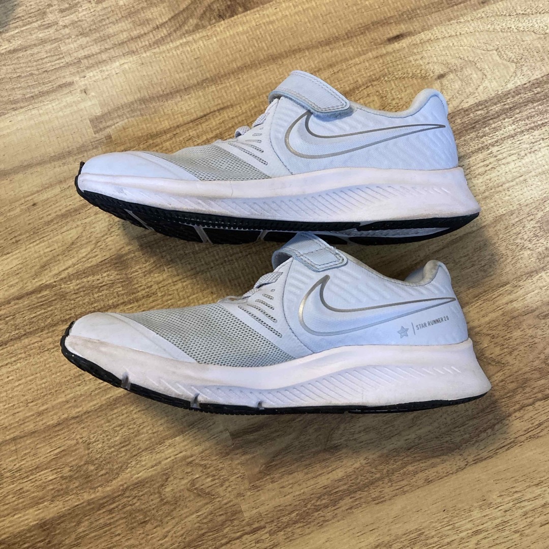 NIKE(ナイキ)のNIKE（ナイキ）キッズシューズSTAR RUNNER20.5cm キッズ/ベビー/マタニティのキッズ靴/シューズ(15cm~)(スニーカー)の商品写真