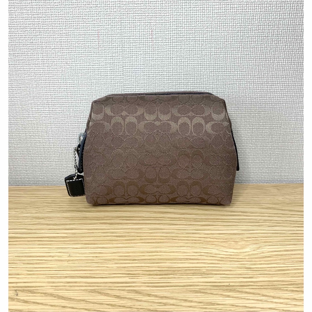 COACH(コーチ)のcoach ポーチ　オプティック・シグネチャー　ブラウン レディースのファッション小物(ポーチ)の商品写真