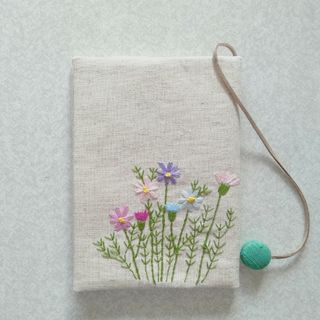 文庫本刺繍のブックカバー　コスモス(ブックカバー)