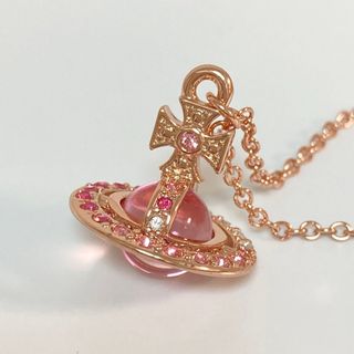 ヴィヴィアンウエストウッド(Vivienne Westwood)のヴィヴィアン　グラデーションオーブネックレス　ピンクゴールド×ピンク(ネックレス)