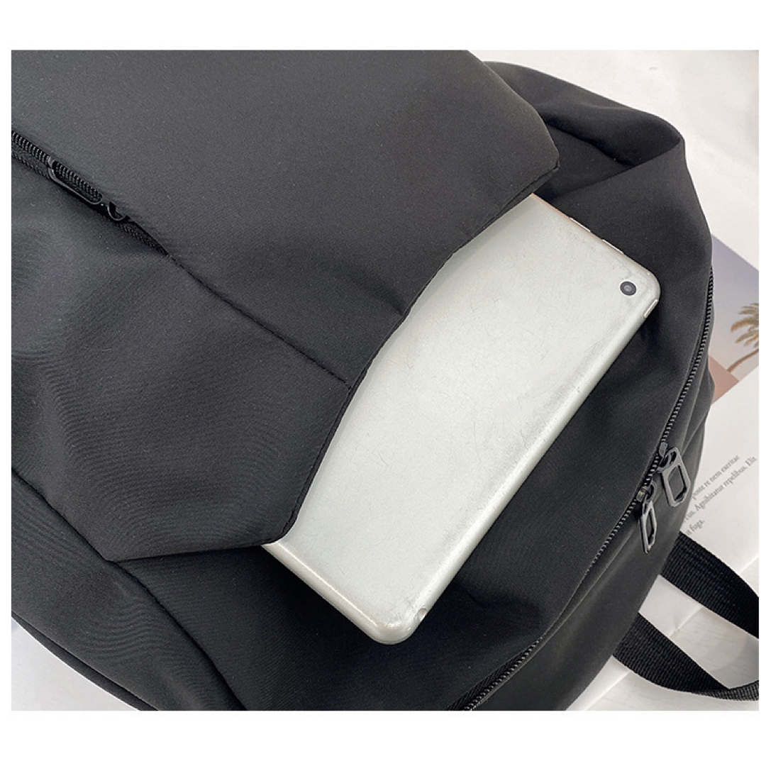 シンプル　大容量 リュック カジュアル メンズ レディース ブラック　通学 高校 レディースのバッグ(リュック/バックパック)の商品写真