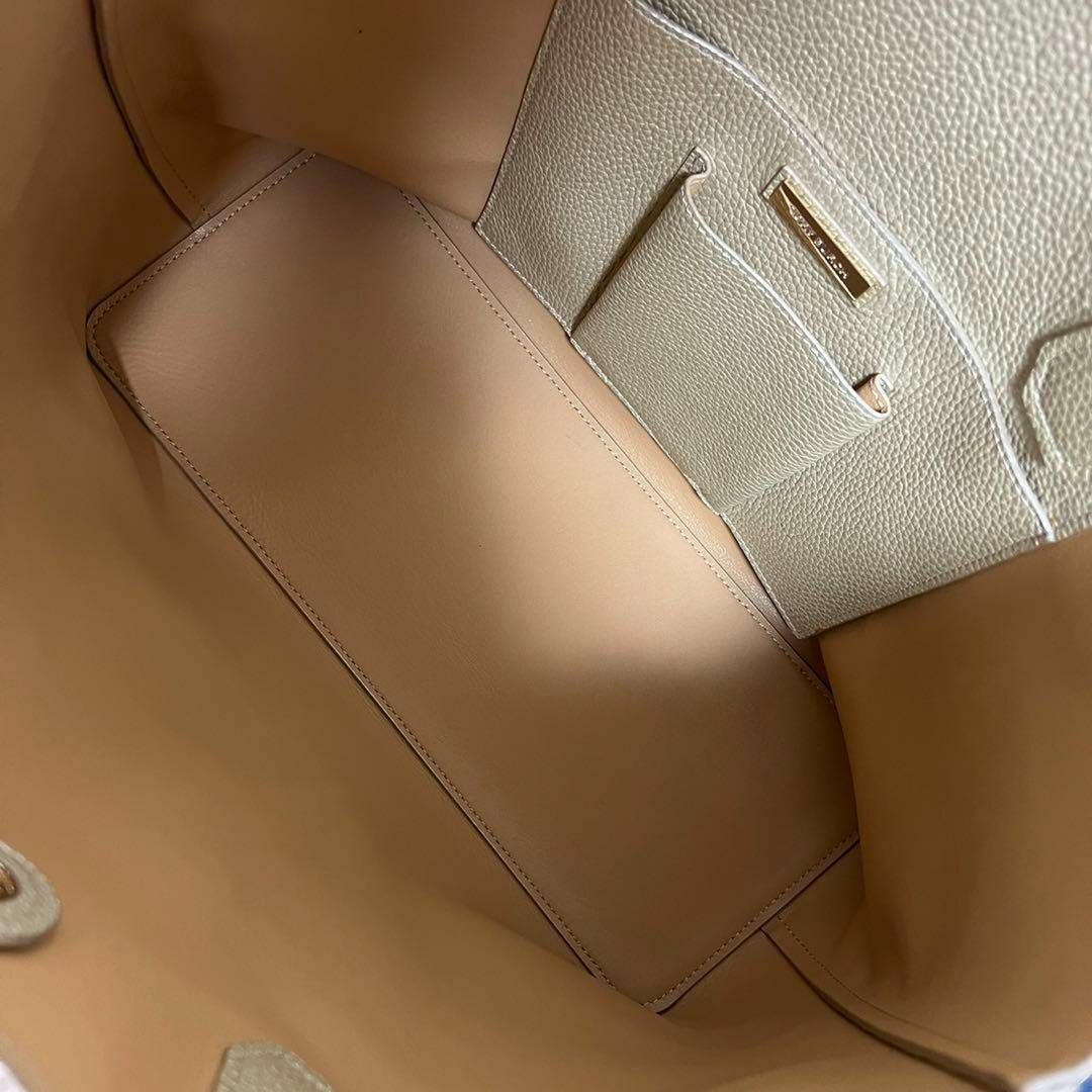 Tory Burch(トリーバーチ)の美品　トリーバーチトートバッグ　ショルダーバッグ　A4収納可能　シボ革　レザー レディースのバッグ(トートバッグ)の商品写真