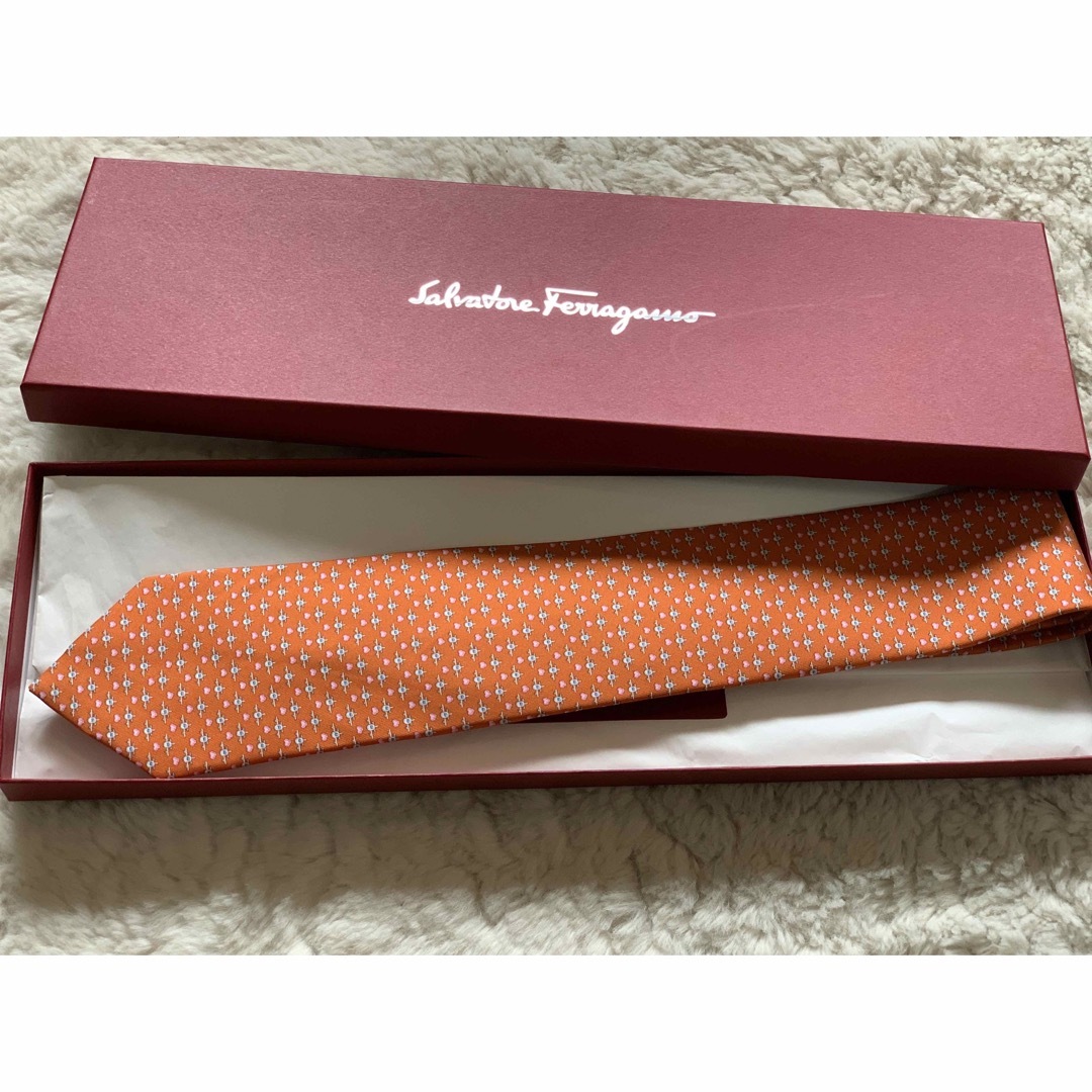 Salvatore Ferragamo(サルヴァトーレフェラガモ)の【フェラガモ】値下げ！新品、未使用、フェラガモ　ネクタイ メンズのファッション小物(ネクタイ)の商品写真