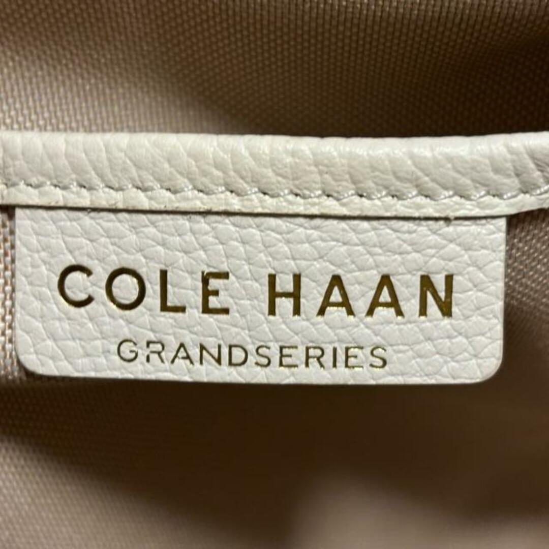 Cole Haan(コールハーン)のCOLE HAAN(コールハーン) ショルダーバッグ美品  - 白 レザー レディースのバッグ(ショルダーバッグ)の商品写真