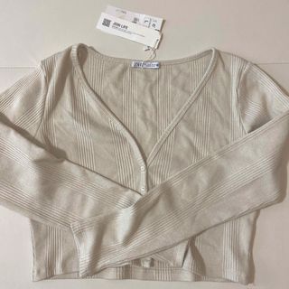 ザラ(ZARA)の【タグ付き未使用】ショート丈長袖トップス(カットソー(長袖/七分))