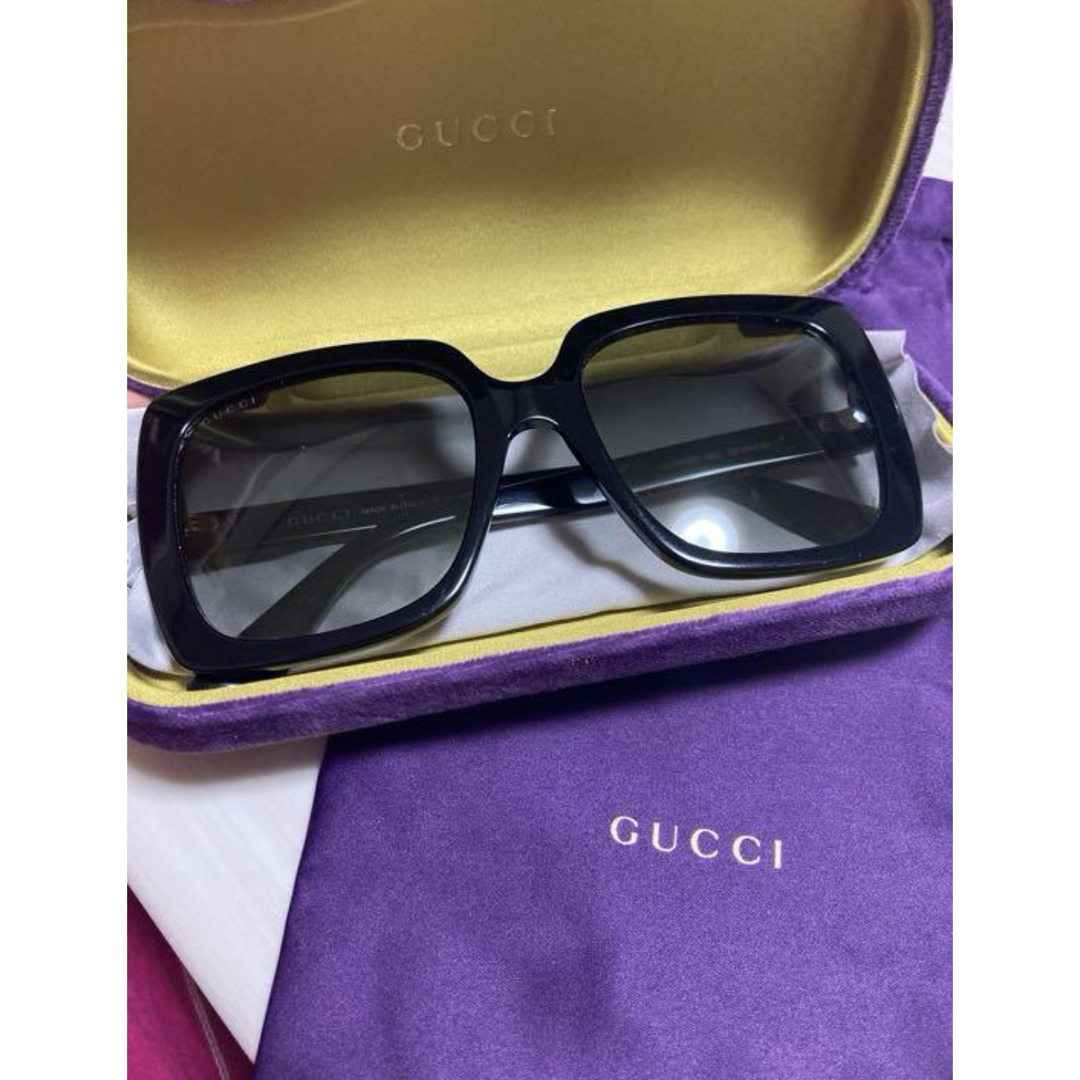 Gucci(グッチ)のGUCCI サングラス　ラインストーン　小顔　黒色 レディースのファッション小物(サングラス/メガネ)の商品写真